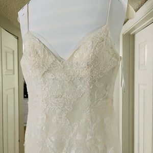 Beautiful wedding dress size 6